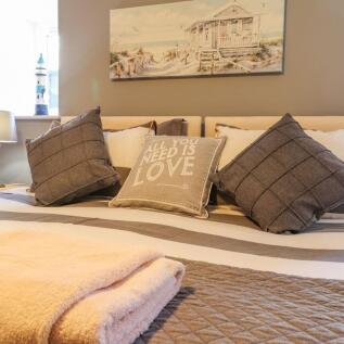 gwen s.k bed 2