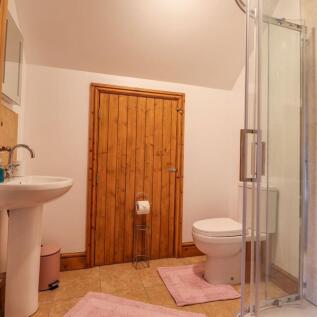 gwen twin en suite