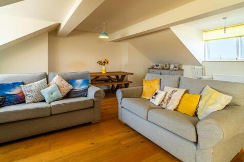 Open Plan Kitchen and Lounge
