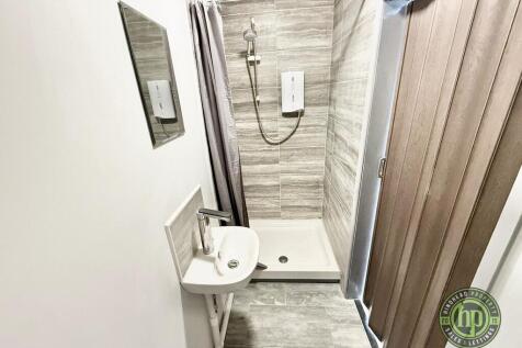 Room 3 shower 