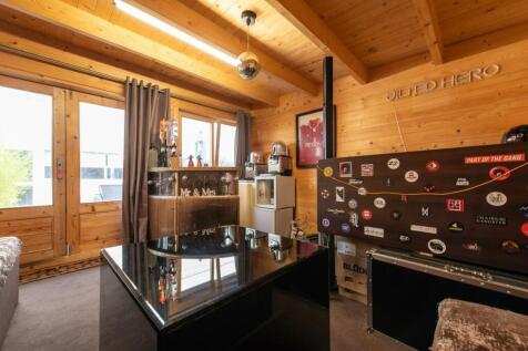 Summerhouse/Log Cabin