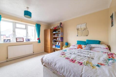 Bedroom teo