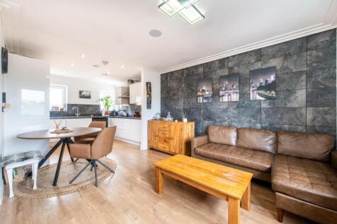 Living Room/Kitchen