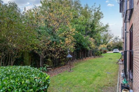 Communal Area to Rear