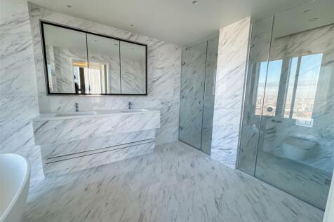Damac Tower - Huge Bathroom with Bathtub &amp; Shower 