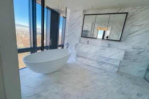 Damac Tower - Huge Bathroom with Bathtub &amp; Shower 