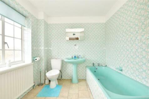 Spacious Bathroom with Bathtub