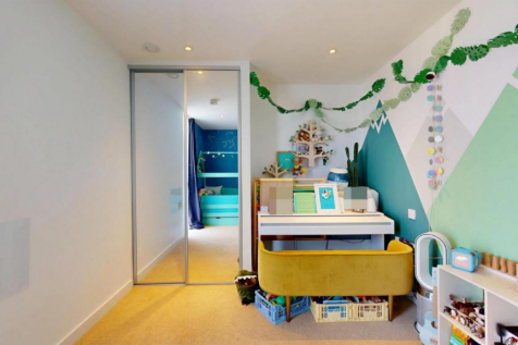 spacious for Sale - Discovery Tower - Canning Town