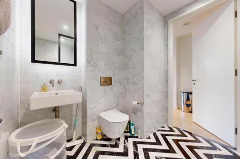 Specious Bathroom - Wardian Building - For Sale - 
