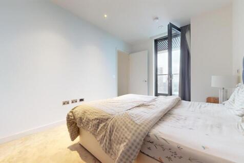 Large Double King Bed For Sale - Wardian - Canary 