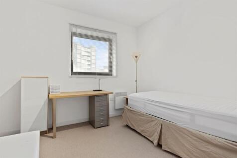 Double Room for Rent in E16.jpg