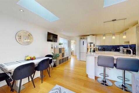 kitchen and dinig Room - Spacious house for Sale -
