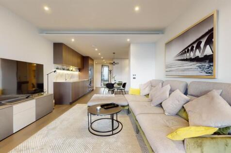 spacious living room at 10 Park Drive - For Sale -