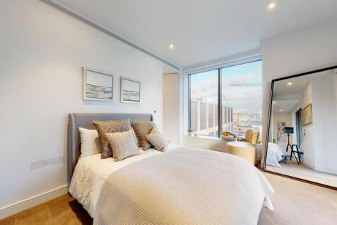Master Bedroom with canary wharf view at 10 Park D