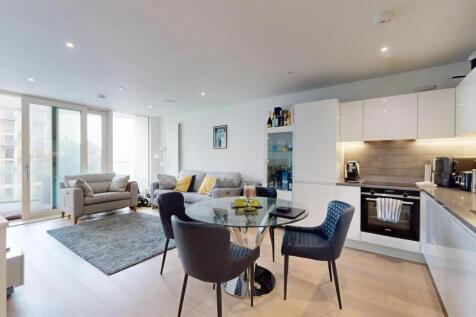 Spacious living &amp; dining room at Royal Crest Avenu