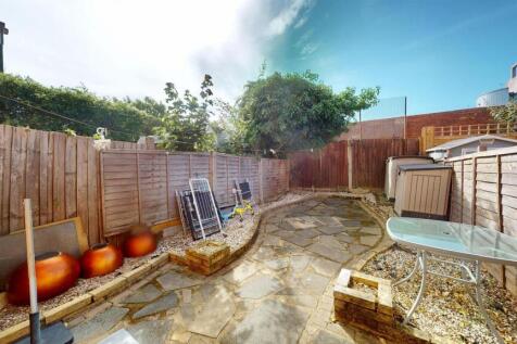 Property to rent in E3 - Barrain London