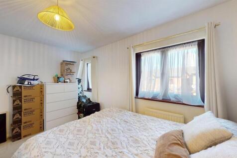 Property to rent in E3
