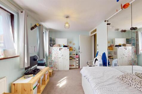 Property to rent in E3 - Barrain London