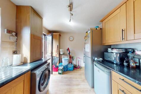 Property to rent in E3 - Barrain London