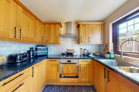 Property to rent in E3