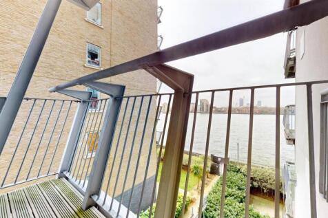 seacon tower balcony.jpg
