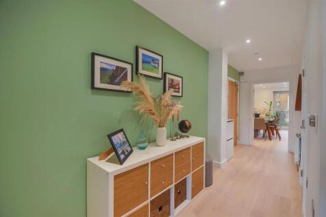 Property For Sale at Isle of Dogs, E14 By Barrain