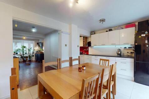 Big House for sale by Barrain London