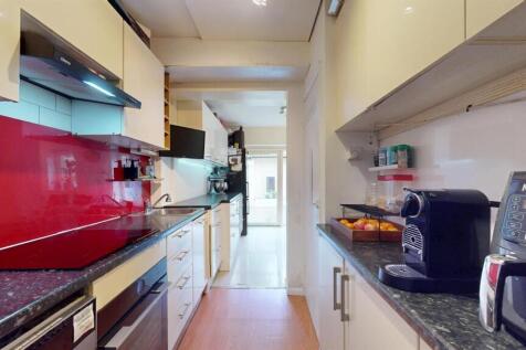 Big House for sale by Barrain London