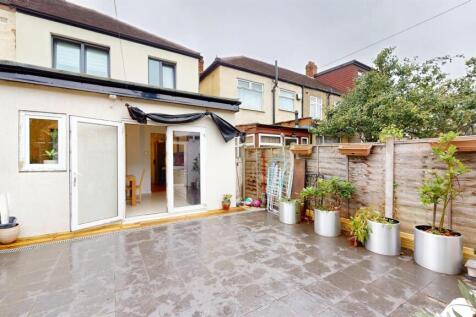 Big House for sale by Barrain London