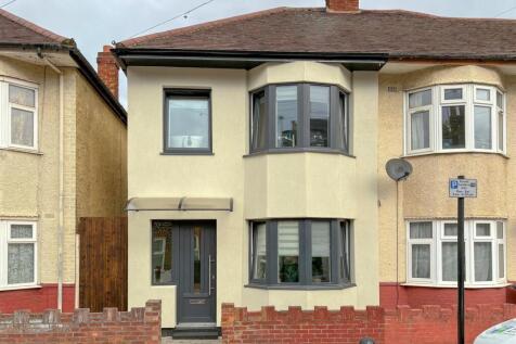 Big House for sale by Barrain London