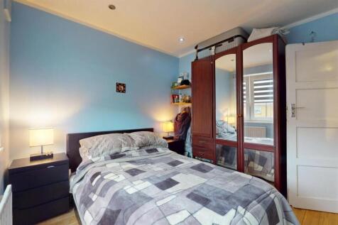 Big House for sale by Barrain London