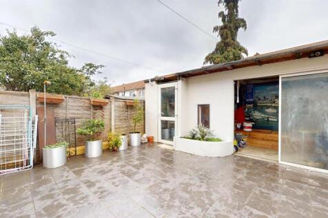 Big House for sale by Barrain London