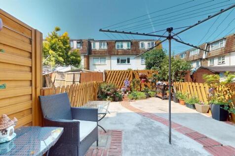 wide back Garden for sale at E16 by Barrain London