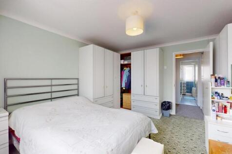 Wide Master Bedroom for sale at E16 by Barrain Lon