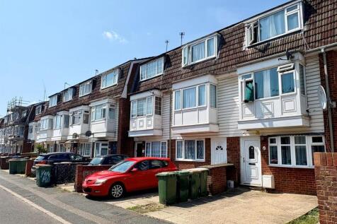 young road for sale at E16 by Barrain London Estat