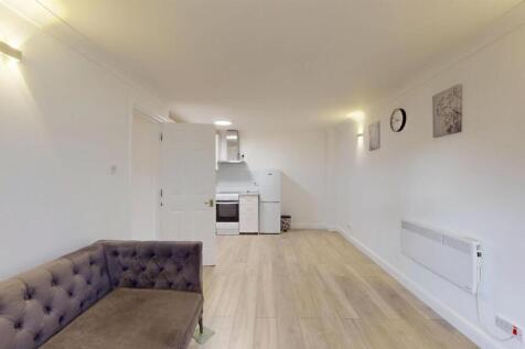 Property to rent in Beckton - Barrain London