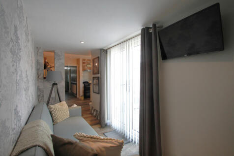 Snug/Playroom