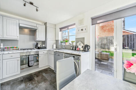 Kitchen/ Dining Room