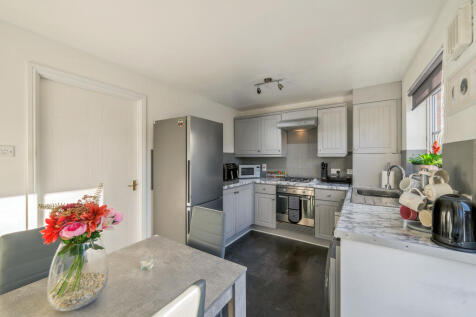 Kitchen/ Dining Room