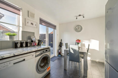 Kitchen/ Dining Room