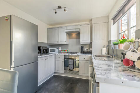 Kitchen/ Dining Room