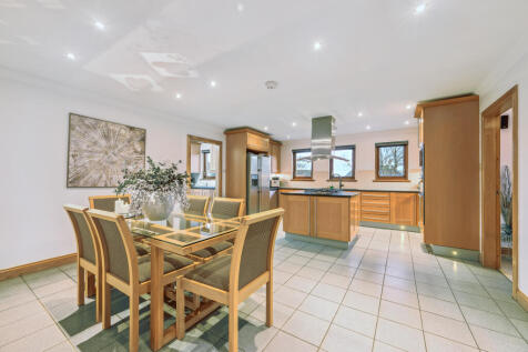 Kitchen/ Dining Room