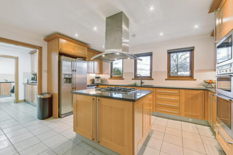 Kitchen/ Dining Room