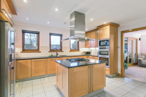 Kitchen/ Dining Room