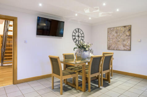 Kitchen/ Dining Room