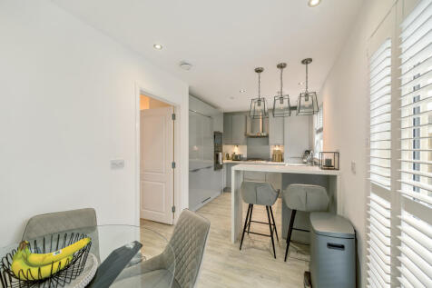 Kitchen/ Dining Room