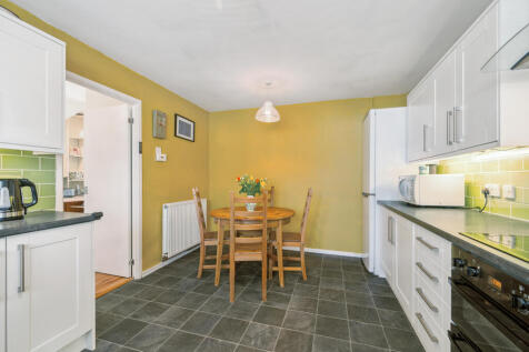 Kitchen/ Dining Room