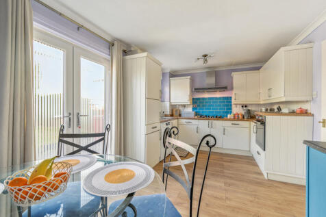 Kitchen/ Dining Room