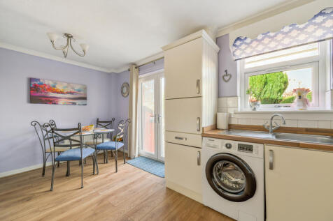 Kitchen/ Dining Room