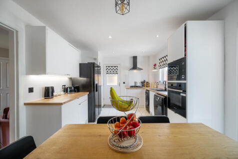 Kitchen/ Dining Room